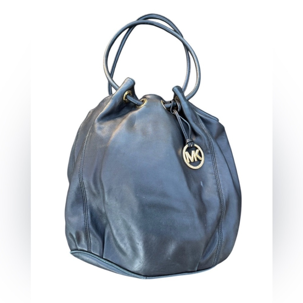 Michael Kors Black soft light Leather Shoulder Bag bucket shape